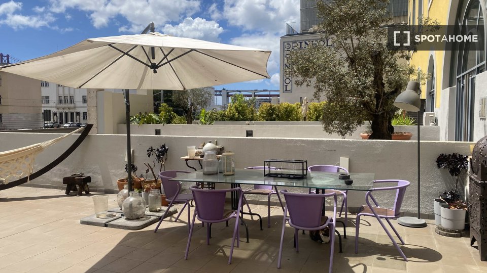 Apartment Lisbon, 2 beds, 190m² — photo 1