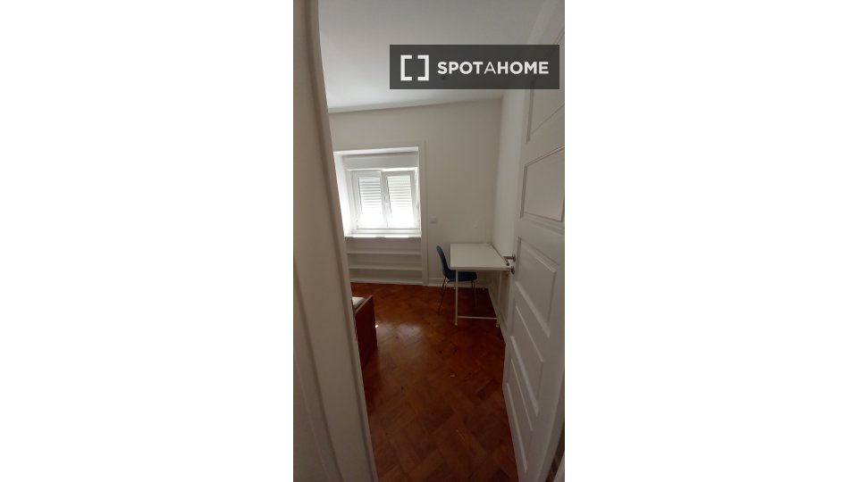 Double room Lisbon, 5 beds, 130m² — photo 4