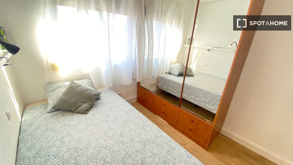 Double room Madrid, 4 beds — photo 2