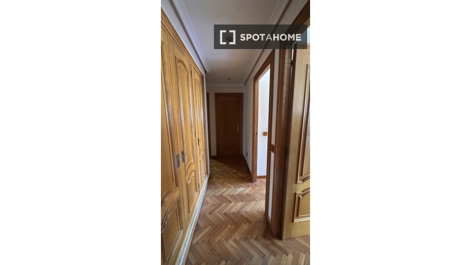 Double room Valencia, 5 beds, 240m² — photo 6