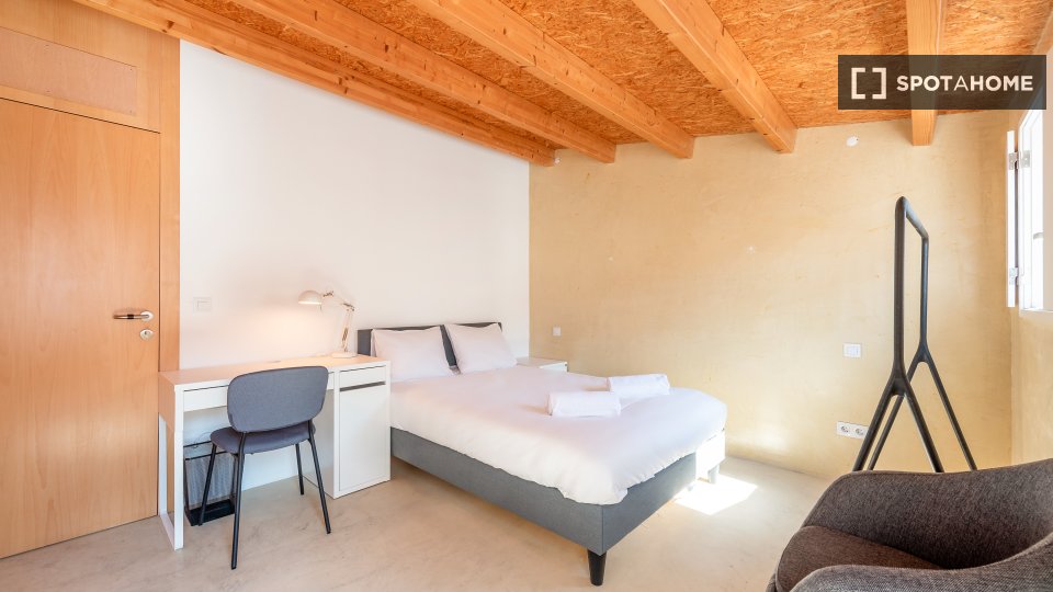Double room Lisbon, 6 beds, 162m² — photo 12
