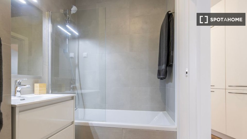Apartment Lisbon, 2 beds — photo 15