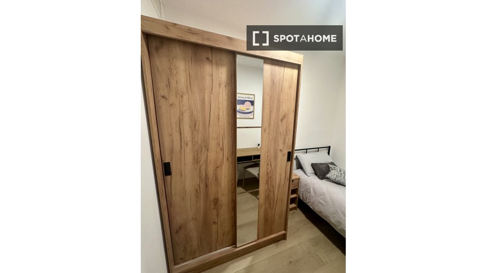 Double room Barcelona, 4 beds, 70m² — photo 6