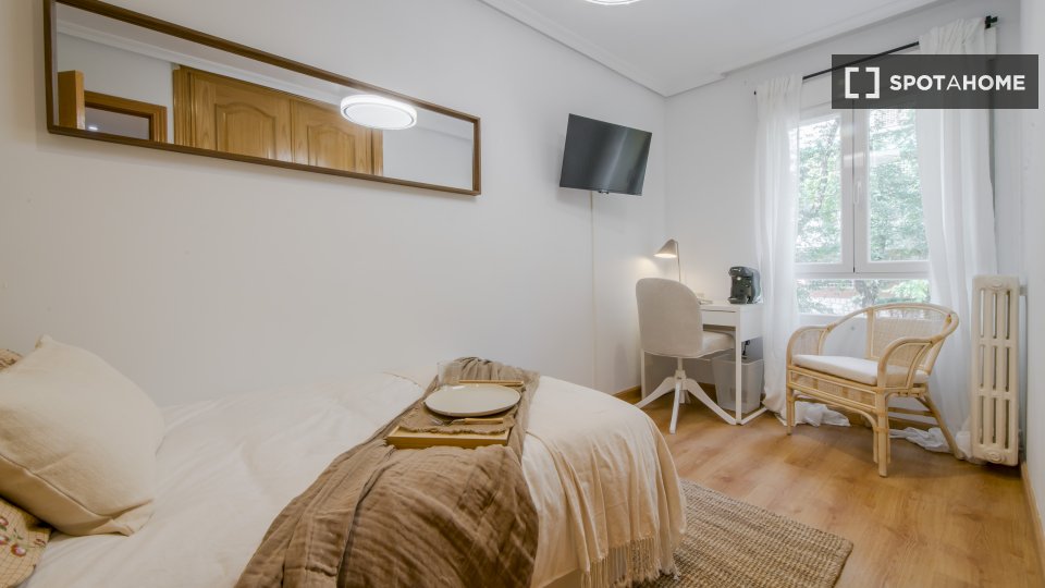 Double room Madrid, 6 beds — photo 3
