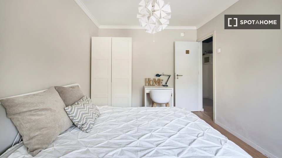 Double room Lisbon, 4 beds — photo 13