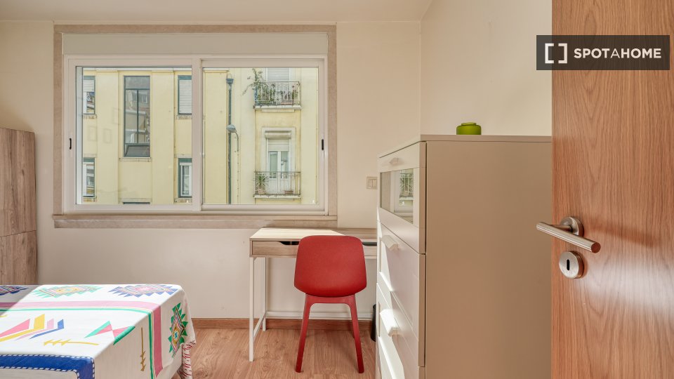 Double room Lisbon, 4 beds — photo 12