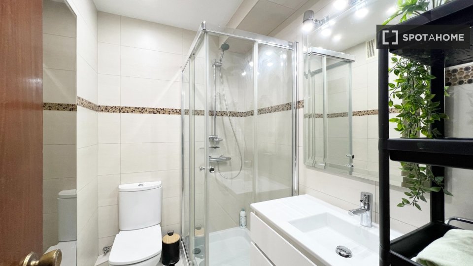 Double room Madrid, 6 beds — photo 10