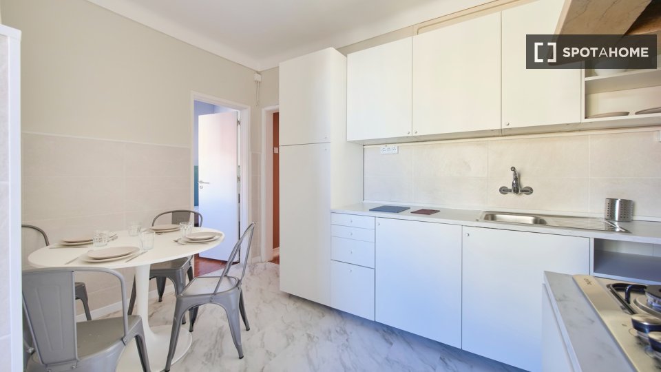 Double room Lisbon, 6 beds — photo 43