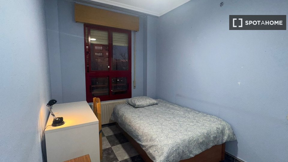 Double room Madrid, 5 beds — photo 8