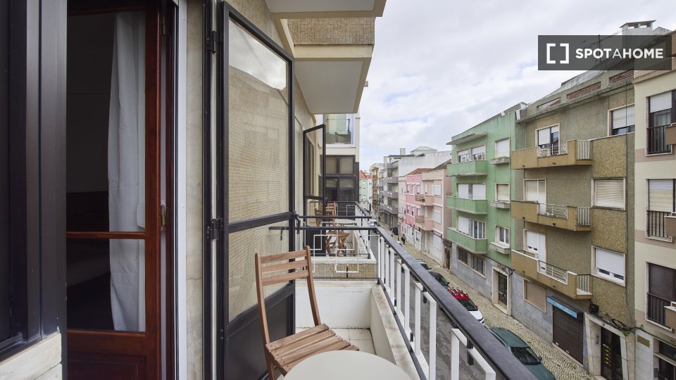 Double room Lisbon, 4 beds — photo 12