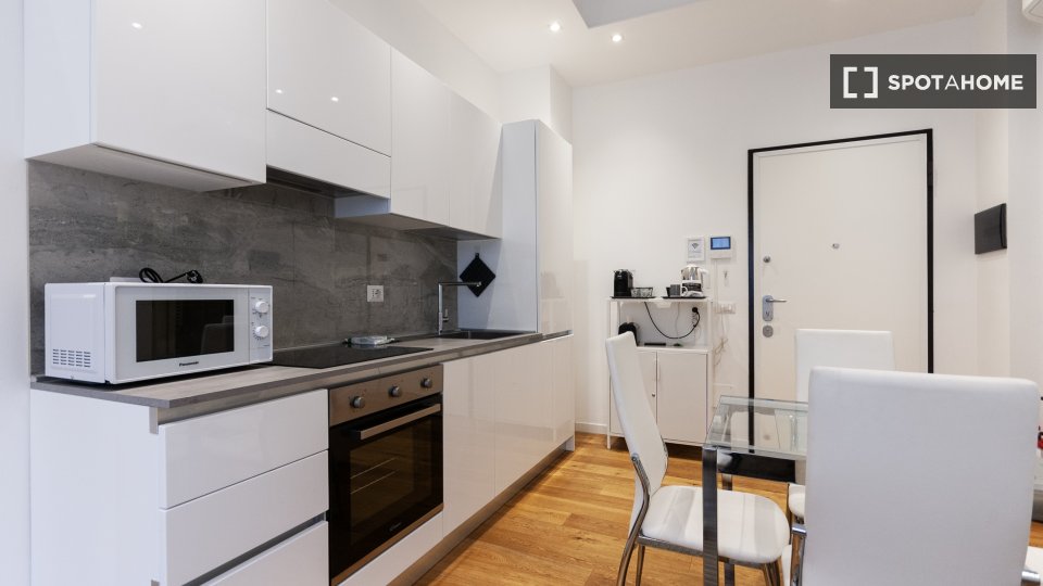 Apartment Milan, 1 bed — photo 2