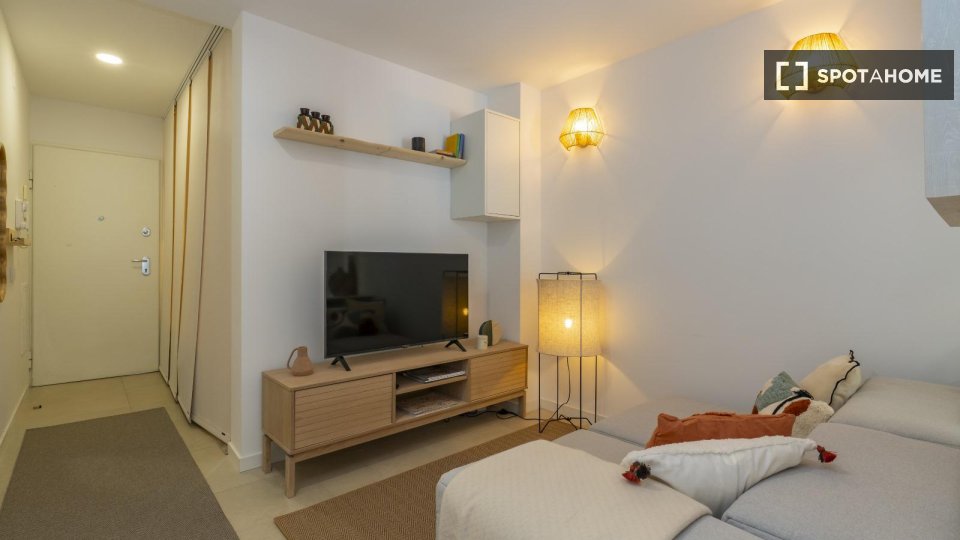 Apartment Lisbon, 1 bed — photo 17