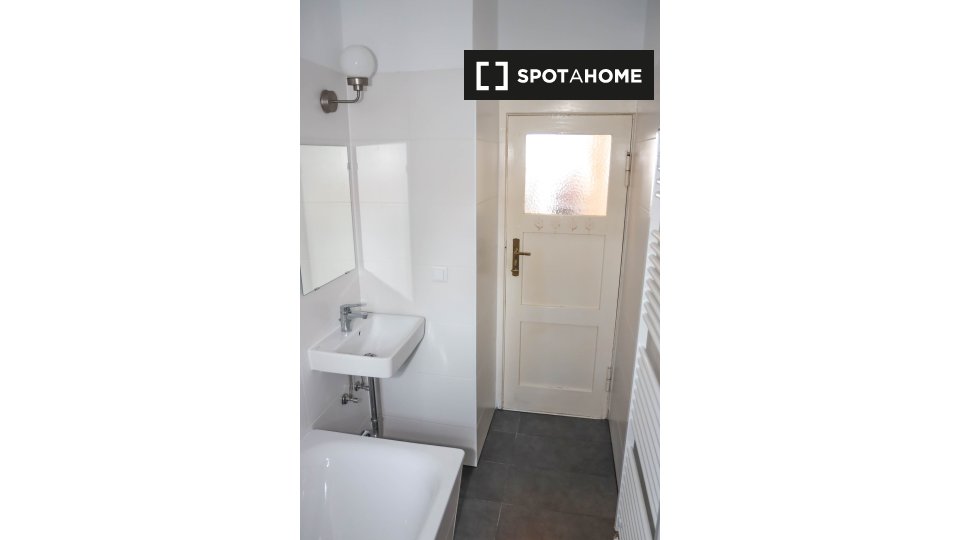 Double room Berlin, 3 beds, 61m² — photo 8