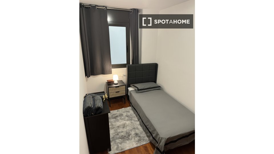 Double room Barcelona, 4 beds, 90m² — photo 3