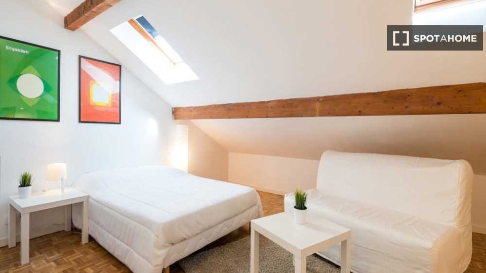 Double room Lyon, 3 beds, 80m² — photo 1