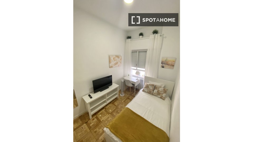 Double room Madrid, 4 beds, 100m² — photo 6