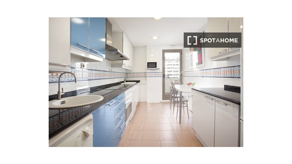 Camera doppia Barcellona, 3 camere, 100m² — foto 2
