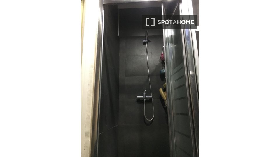 Double room Barcelona, 5 beds, 50m² — photo 7