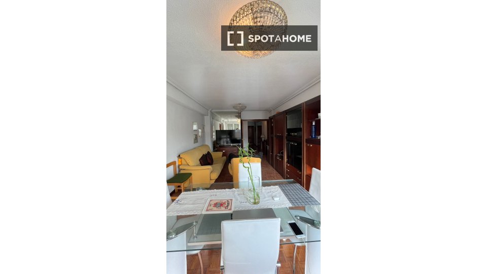 Double room Madrid, 3 beds, 80m² — photo 3