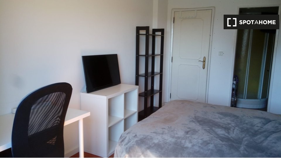 Double room Lisbon, 4 beds — photo 6