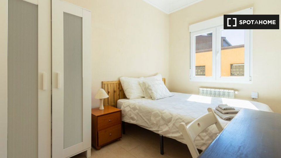 Furnished room in shared apartment in Prosperidad, Madrid - in Madrid