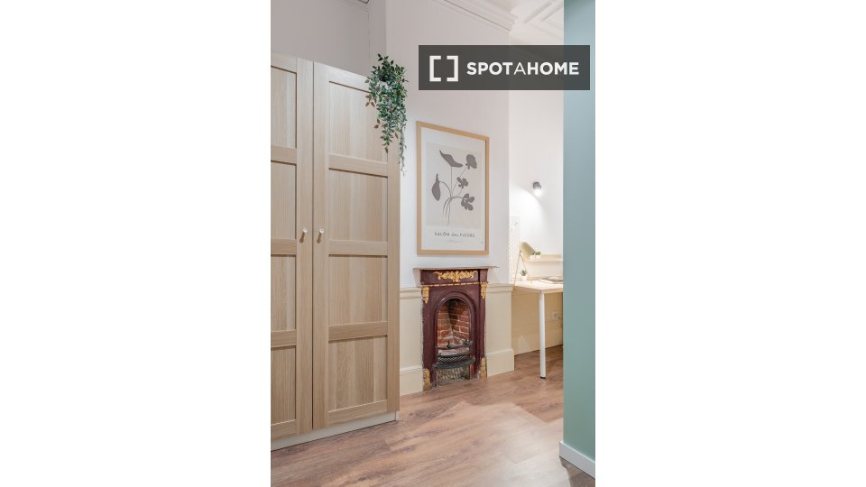 Double room Madrid, 10 beds, 173m² — photo 52
