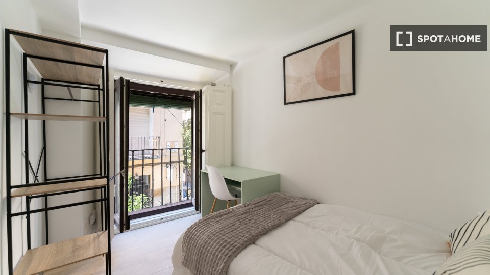 Double room Madrid, 6 beds — photo 5