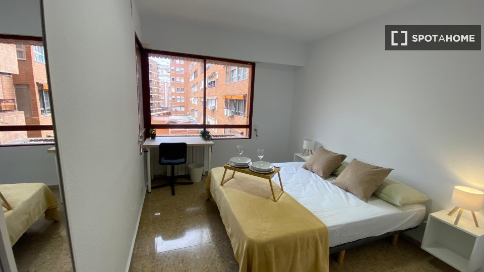 Double room Valencia, 5 beds, 150m² — photo 17