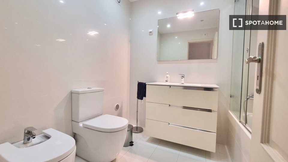 Double room Lisbon, 5 beds, 210m² — photo 3