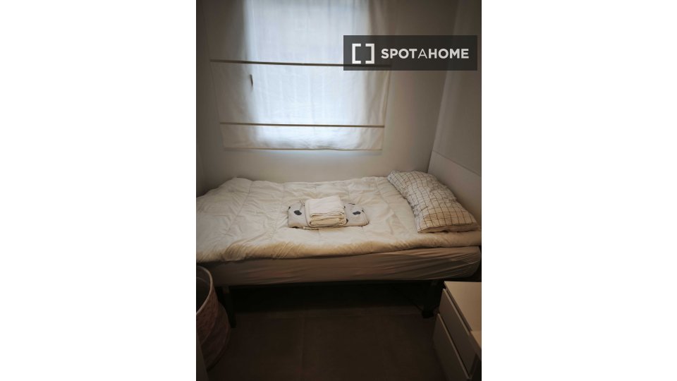 Double room Madrid, 4 beds, 77m² — photo 60