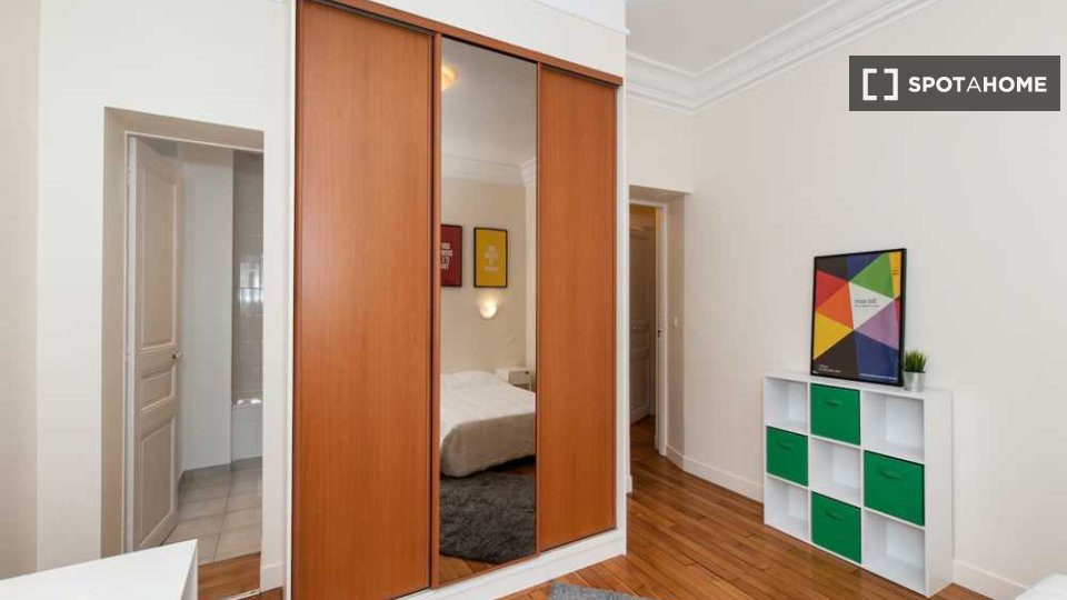 Double room Paris, 4 beds, 80m² — photo 3