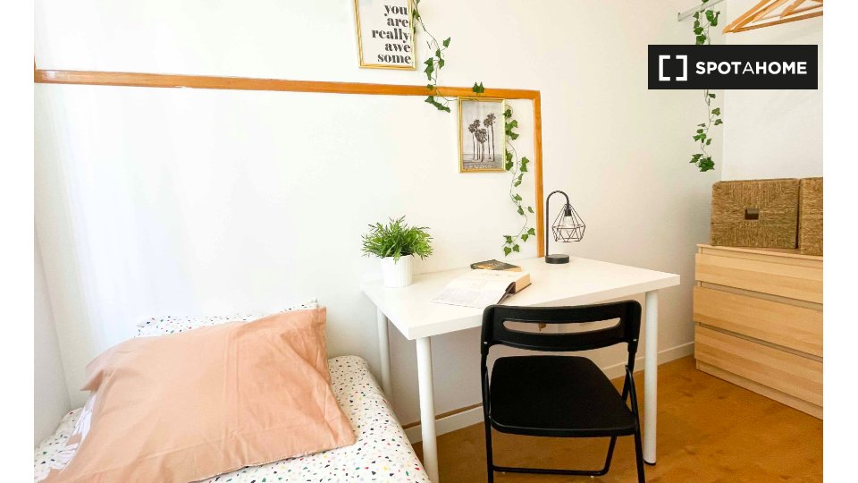 Double room Madrid, 8 beds, 180m² — photo 16