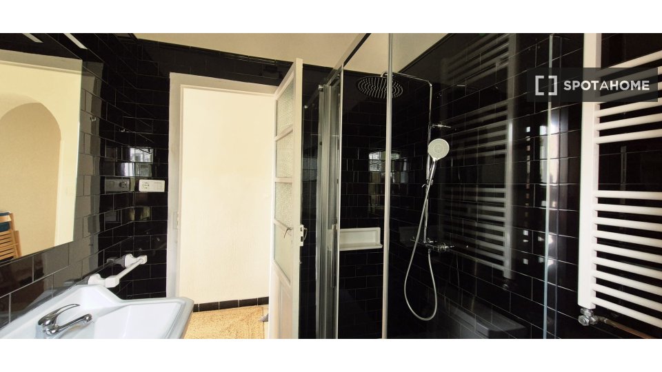 Double room Granada, 3 beds, 100m² — photo 7