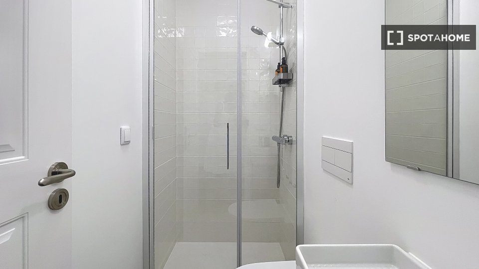 Apartment Lisbon, 2 beds, 82m² — photo 9