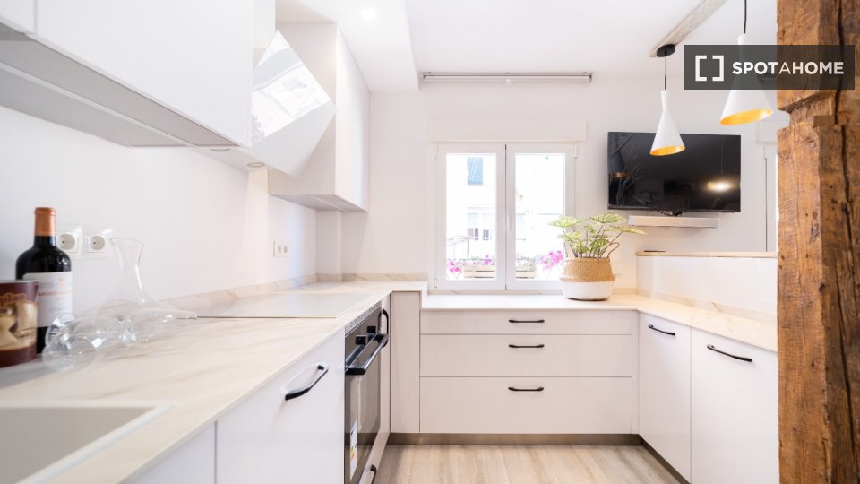 Double room Madrid, 3 beds, 80m² — photo 6
