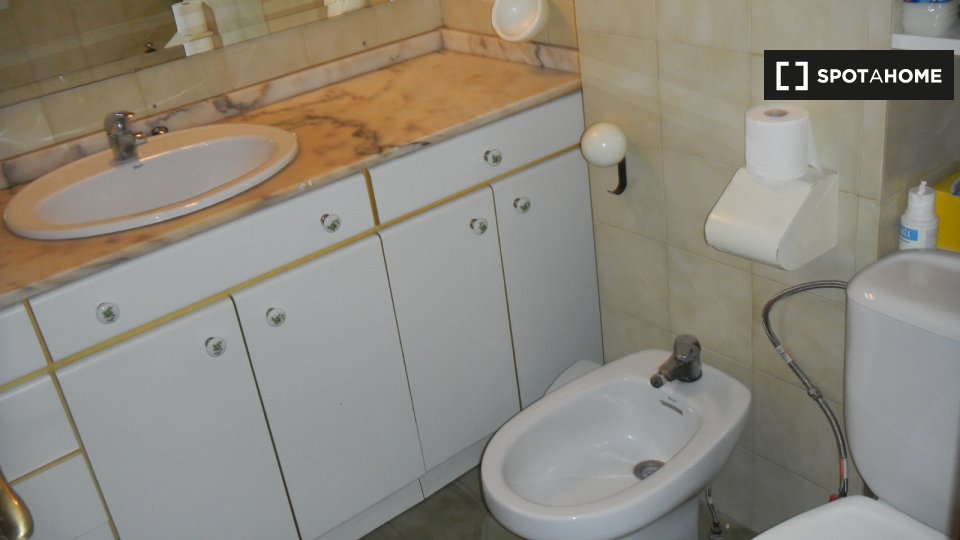 Double room Valencia, 3 beds, 115m² — photo 14