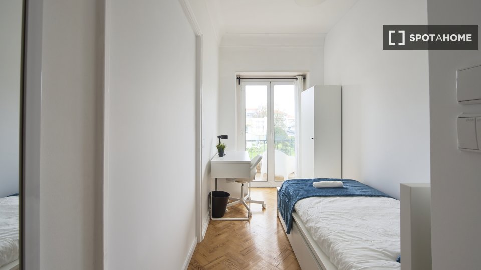 Double room Lisbon, 9 beds — photo 20