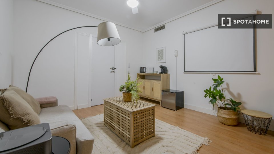 Double room Madrid, 8 beds, 200m² — photo 39