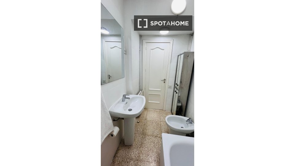 Double room Alicante, 4 beds, 150m² — photo 5