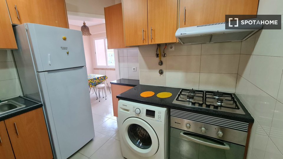 Double room Lisbon, 3 beds — photo 1