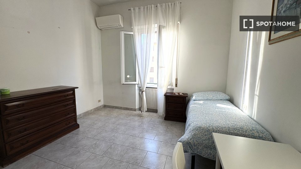 Double room Florence, 3 beds, 90m² — photo 20
