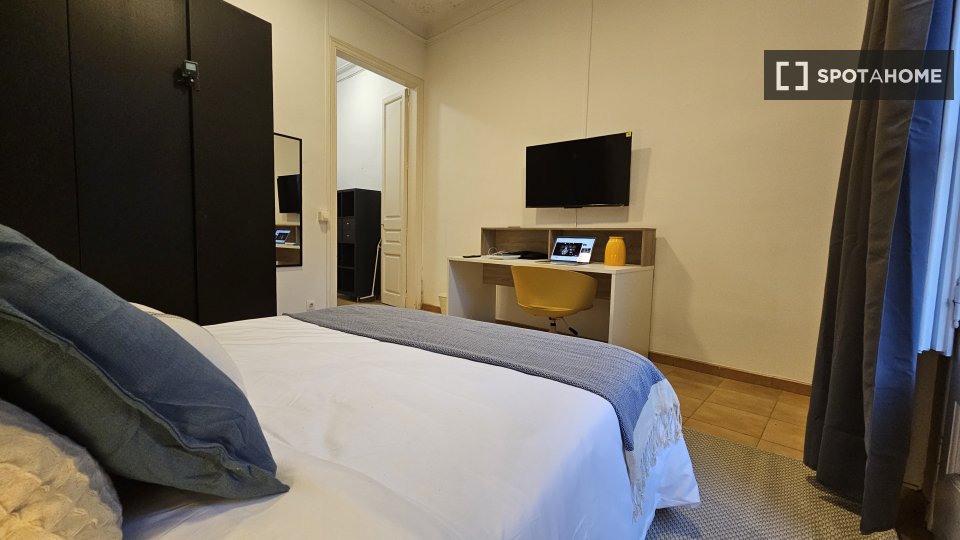 Double room Barcelona, 5 beds, 160m² — photo 8
