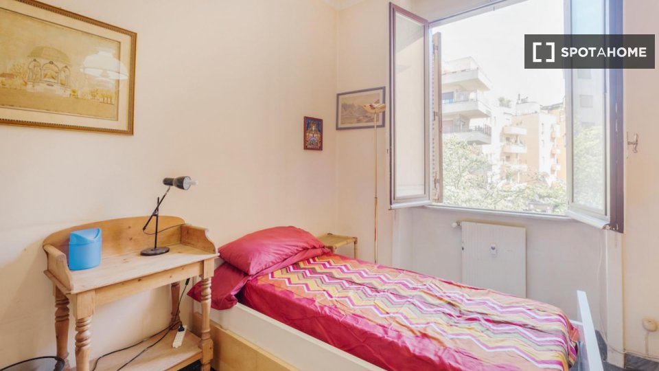 Stanza in appartamento condiviso nel Quartiere della Vittoria, Roma - in Rome
