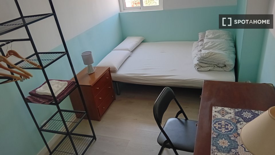 Piso compartido de 3 habitaciones en C. de Sáhara, Villaverde,