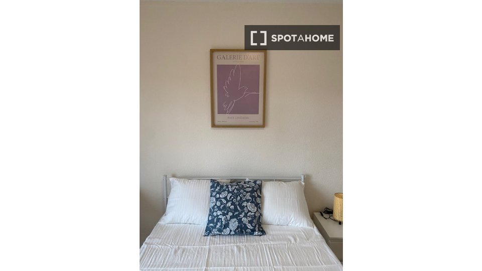 Double room Madrid, 3 beds — photo 17