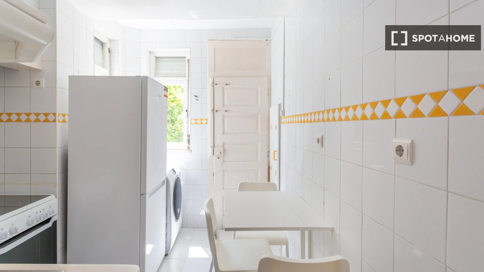 Double room Lisbon, 4 beds — photo 17