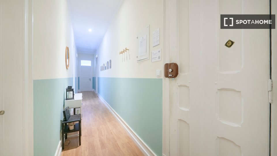 Double room Lisbon, 6 beds — photo 24