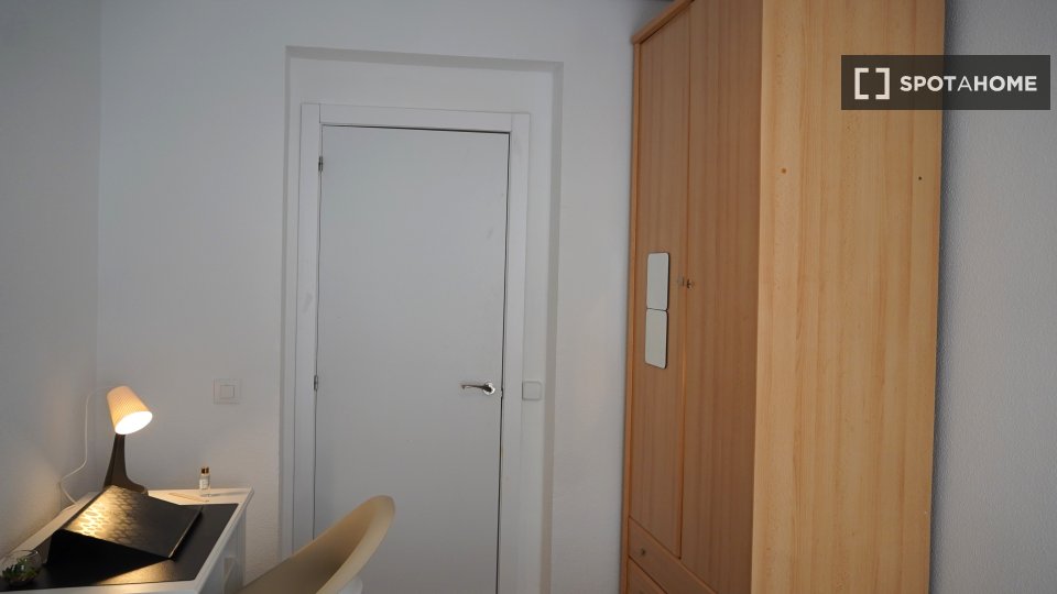 Double room Madrid, 6 beds — photo 13