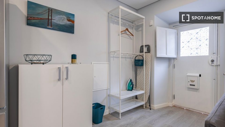 Apartment Lisbon, 2 beds — photo 13