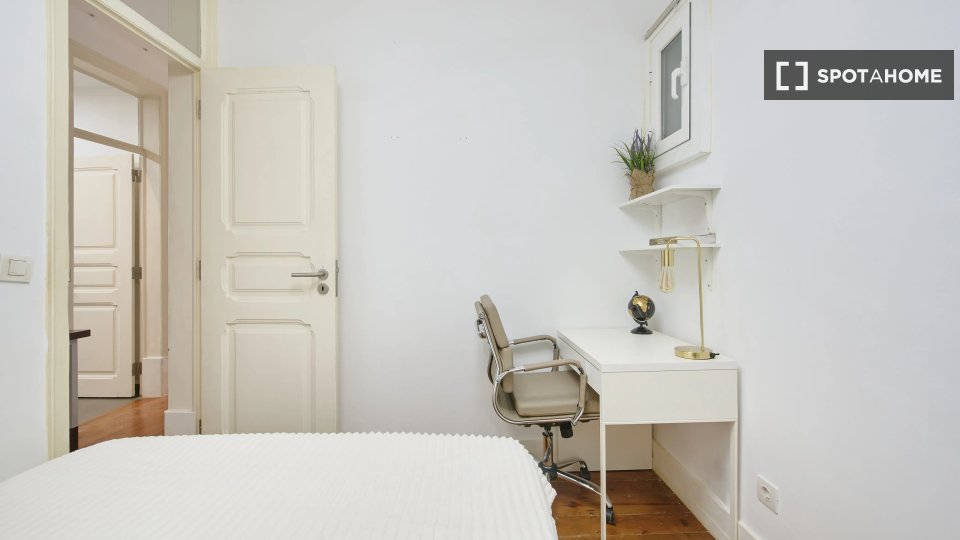 Double room Lisbon, 6 beds — photo 13